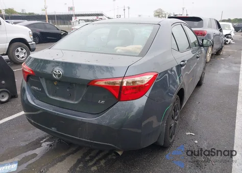 2018 Toyota Corolla Le z USA, uszkodzony, nr VIN 2T1BURHE7JC113386